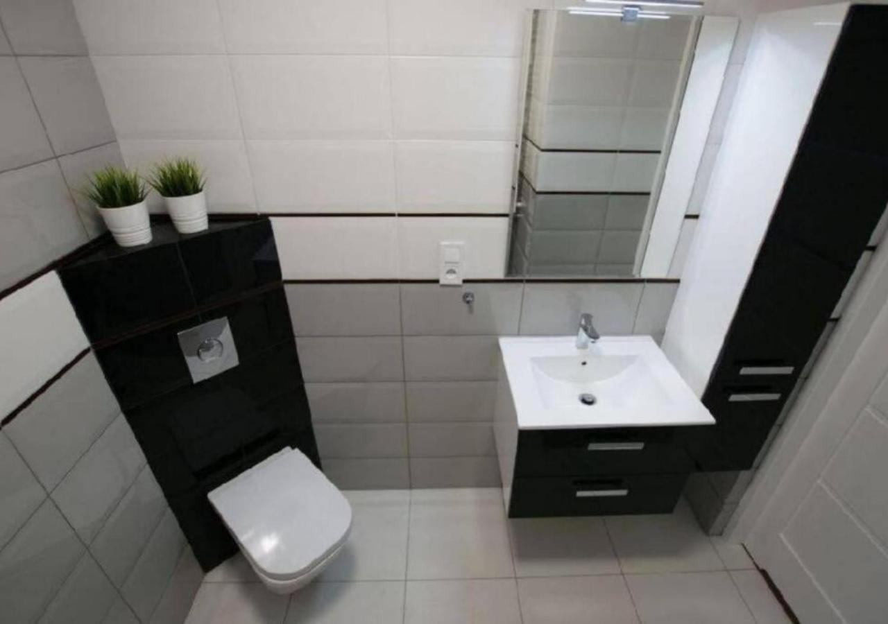 Apartament Familia ジブヌベク エクステリア 写真